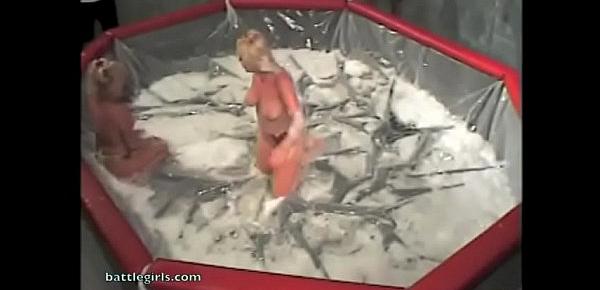  Dana vs Leyla in a pool of Shampoo